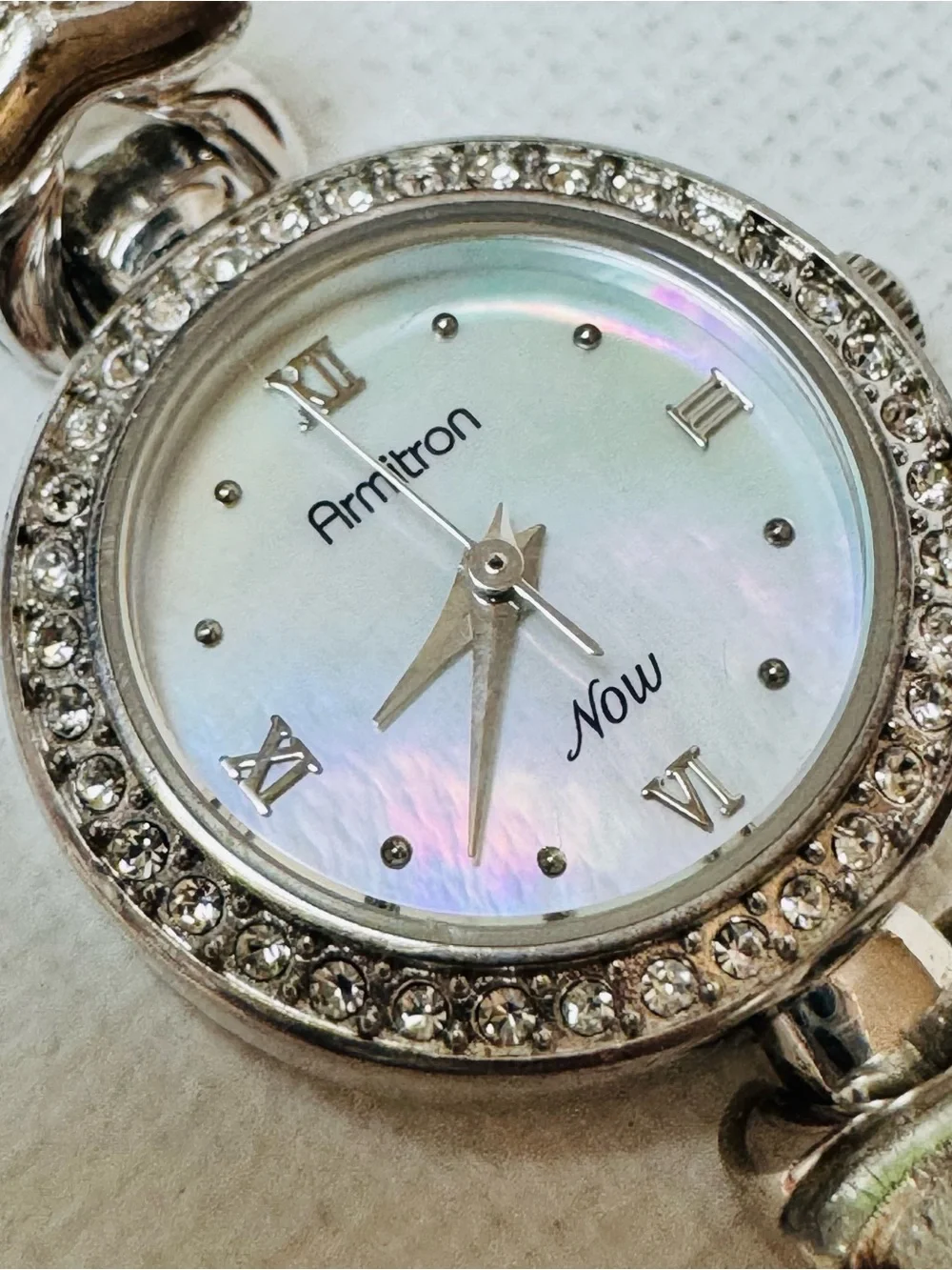 Vintage Armitron Mother Of Pearl Women's Dress Bracelet Watch Silver 75/2362-3